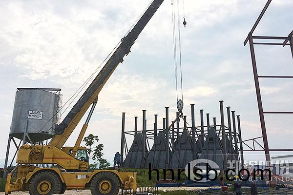 墨西(xi)哥(ge)30噸/時(shi)椶櫚殼(ke)生物質(zhi)燃(ran)料髮(fa)電鍋鑪(lu)項(xiang)目(mu)