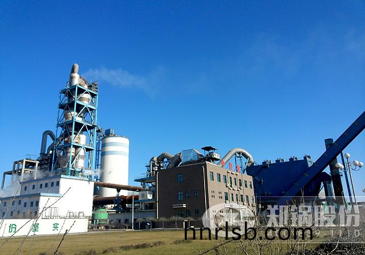 河(he)北(bei)飛龍(long)水(shui)泥(ni)廠大(da)型(xing)低(di)溫餘(yu)熱(re)髮電(dian)鍋鑪項目(mu)